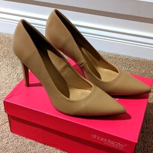 NIB: Shoe Dazzle tan heels